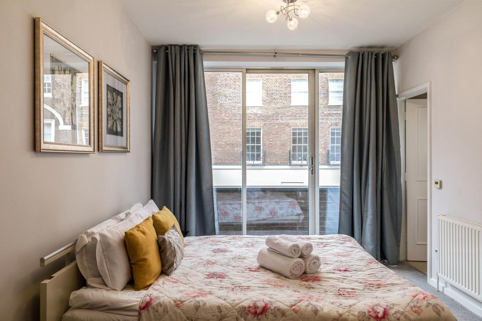 Picktheplace 3-bedroom Portman Square Apartment London