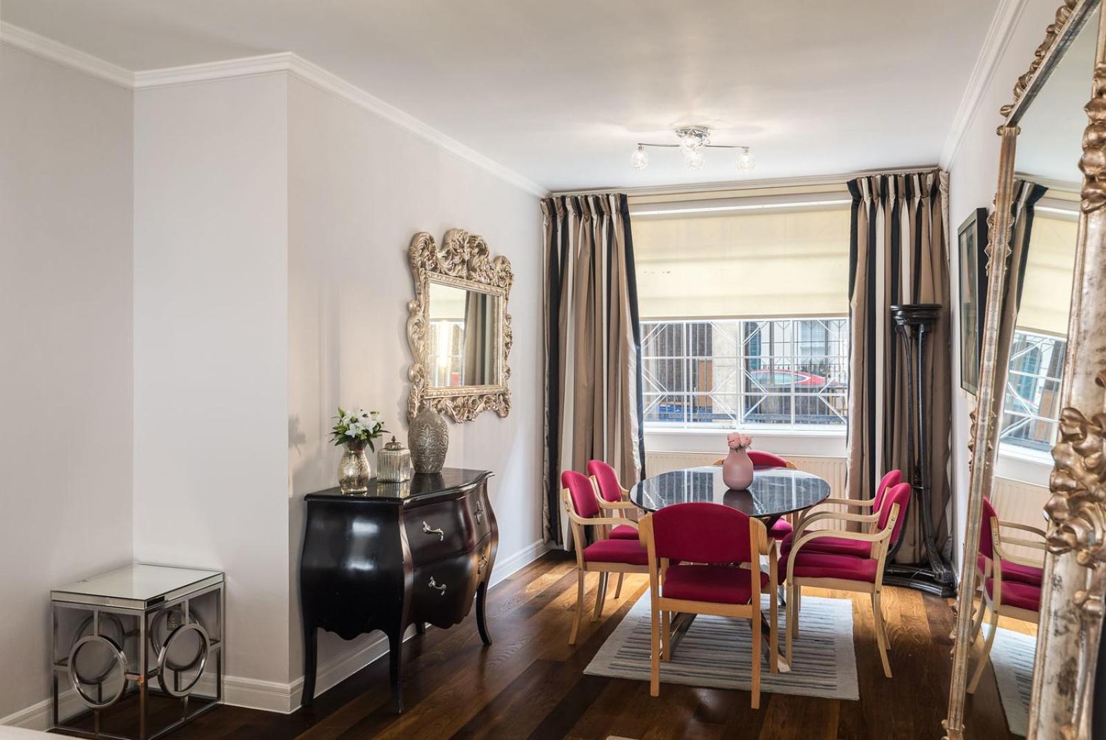 Apartment Picktheplace 3-bedroom Portman Square London