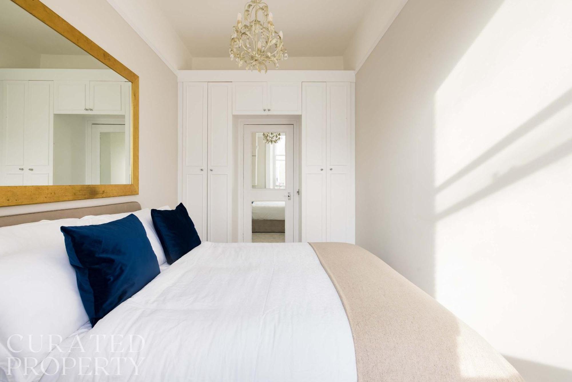 Chic & Sunlit Earls Court Flat Apartment London