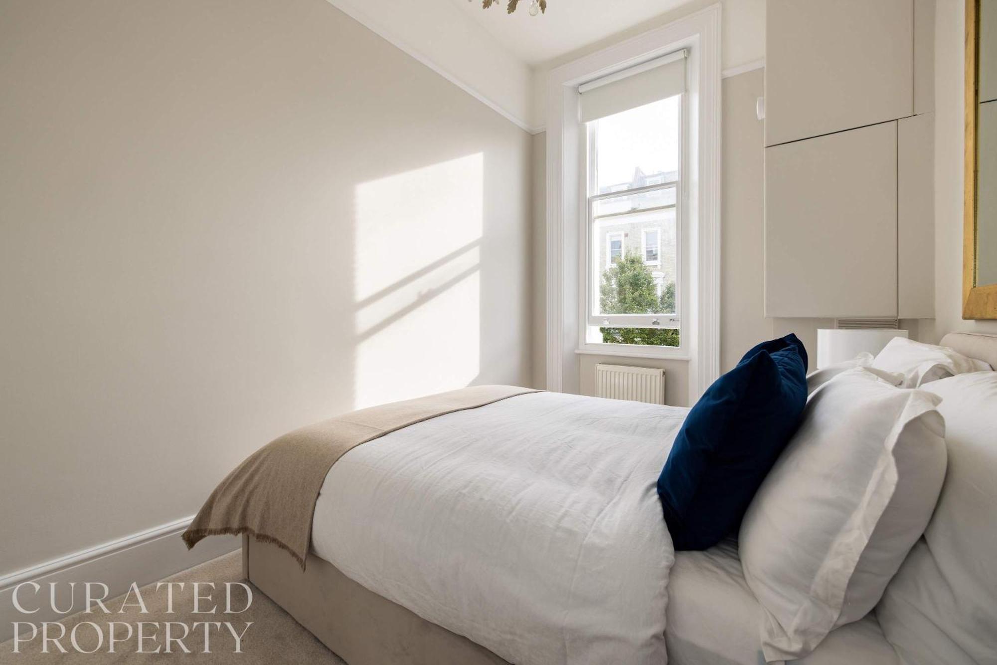 Chic & Sunlit Earls Court Flat