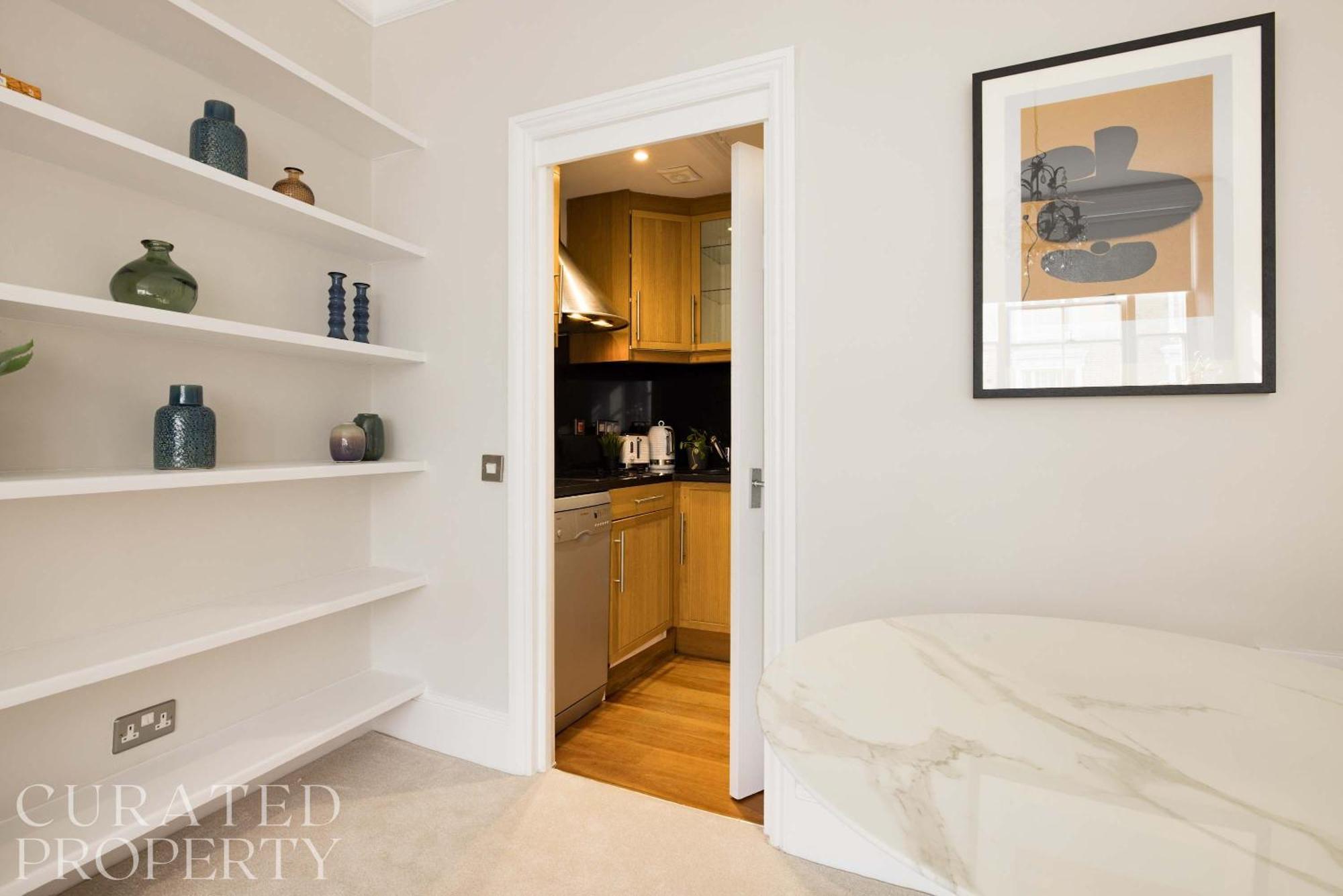 Chic & Sunlit Earls Court Flat Apartment London