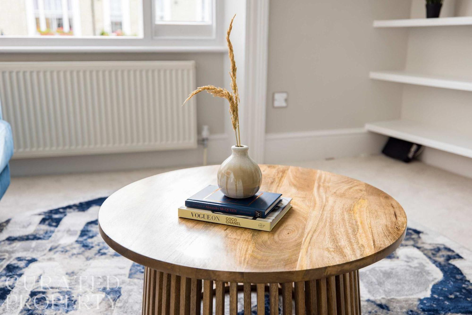 Chic & Sunlit Earls Court Flat