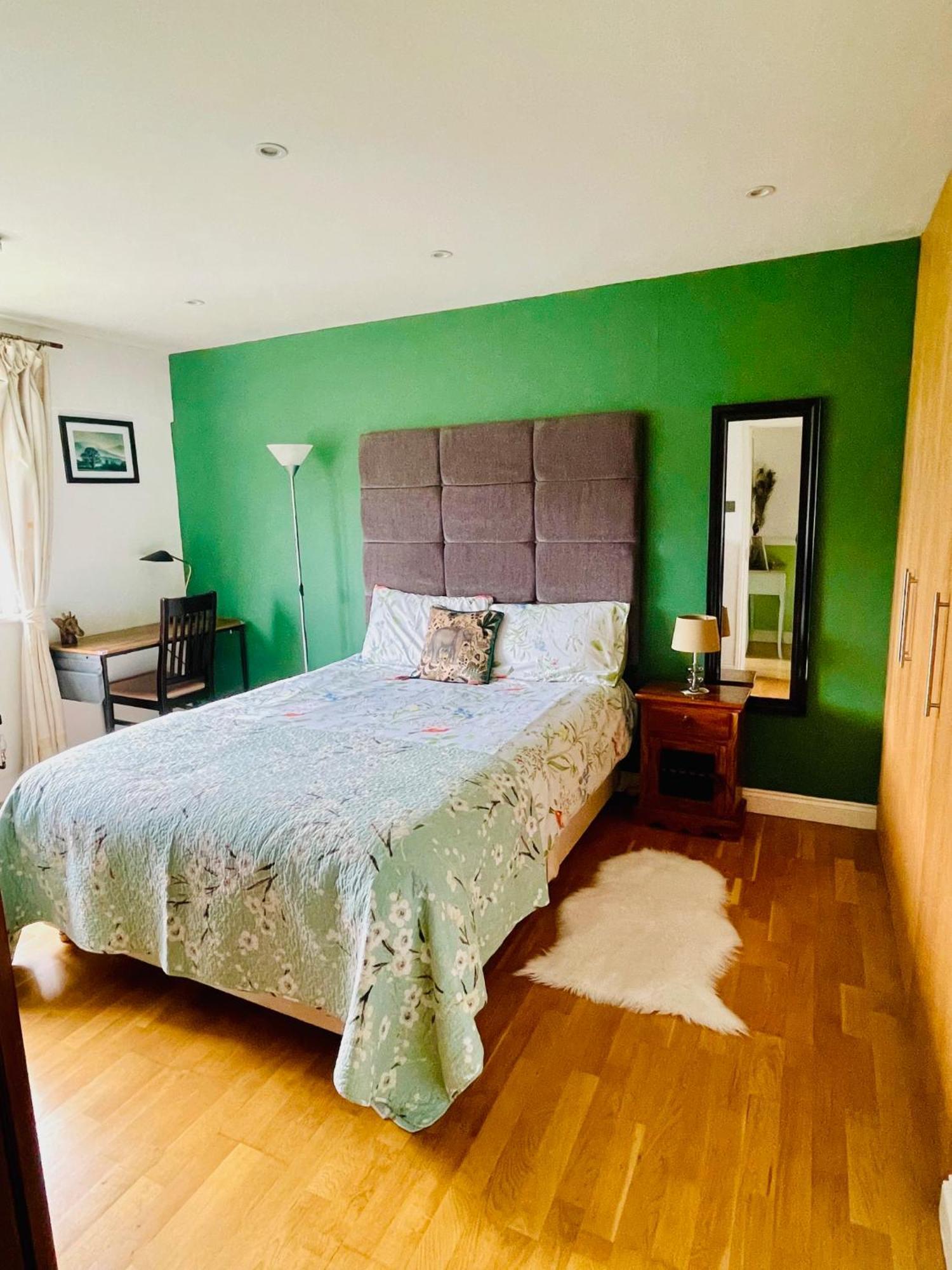 Modern And Chic With Beautiful Landscape Views * Londen