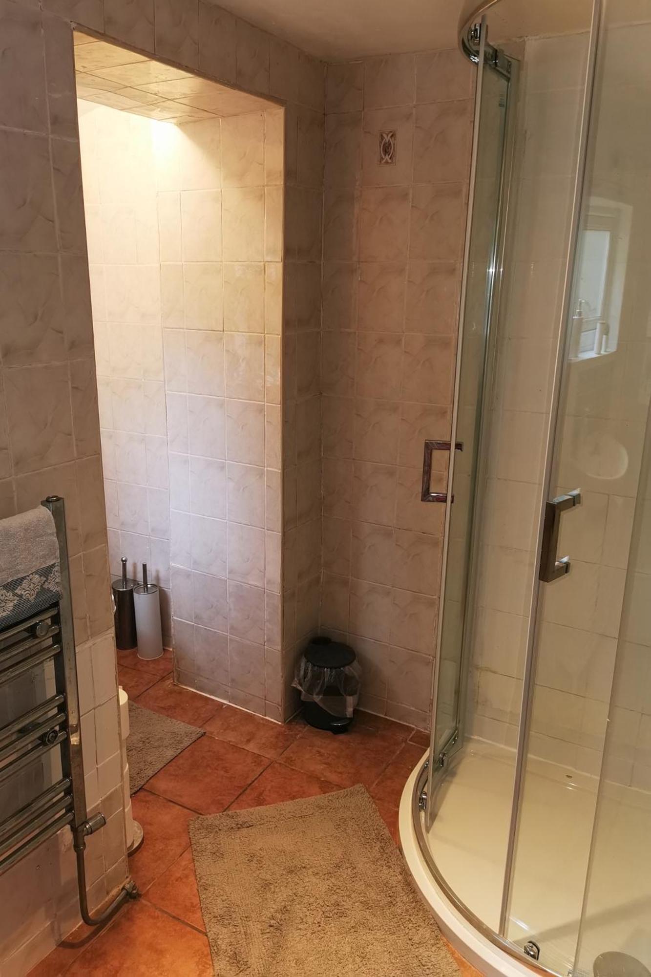 Apartment 1-bed Victorian Gf In London