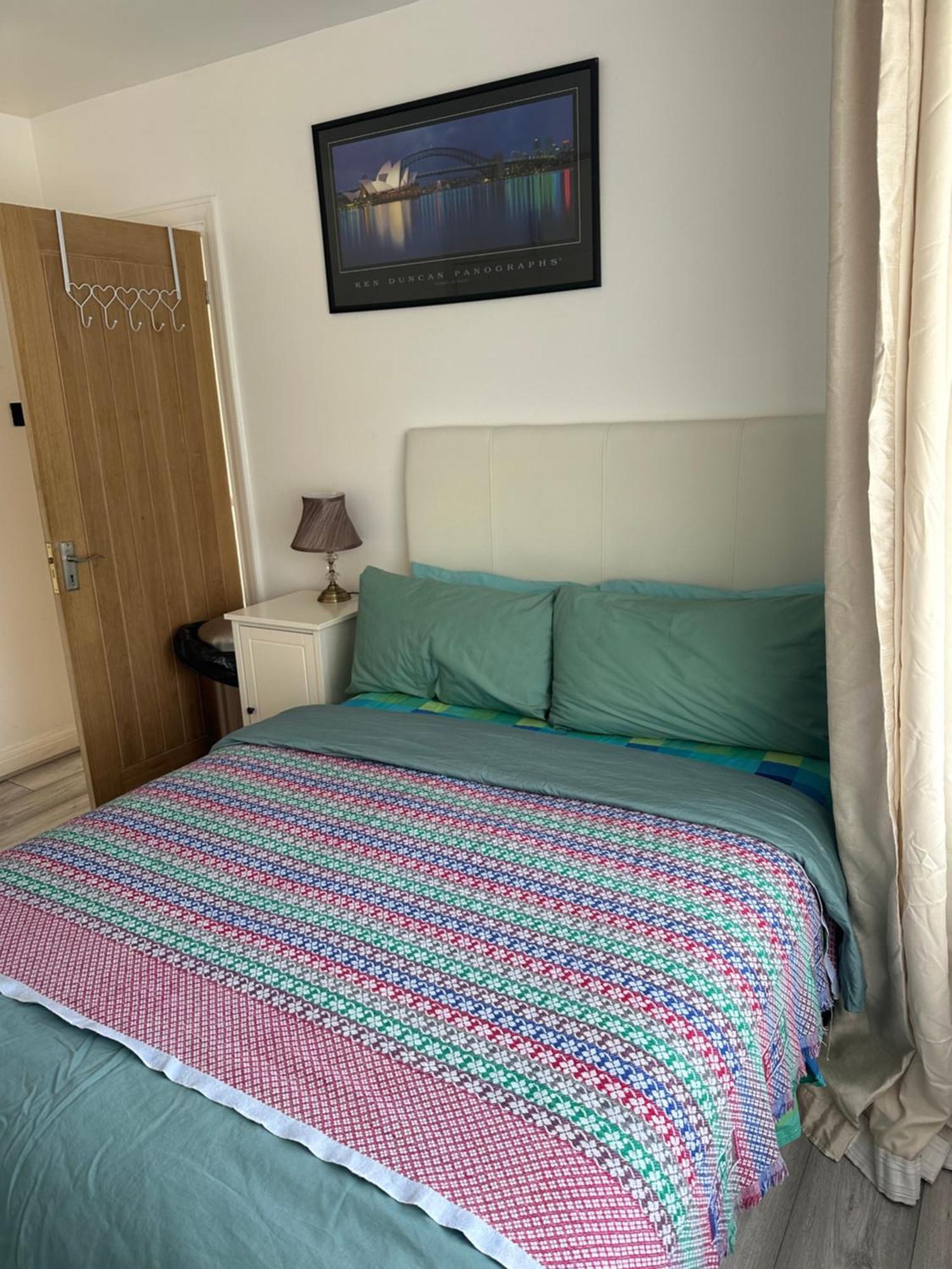 Gasthuis Standard Double Near Ovo Wembley Stadium
