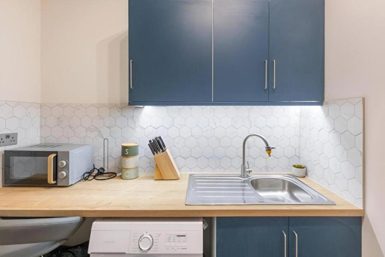 Bright And Airy With Minimalist Charm Lejlighed London
