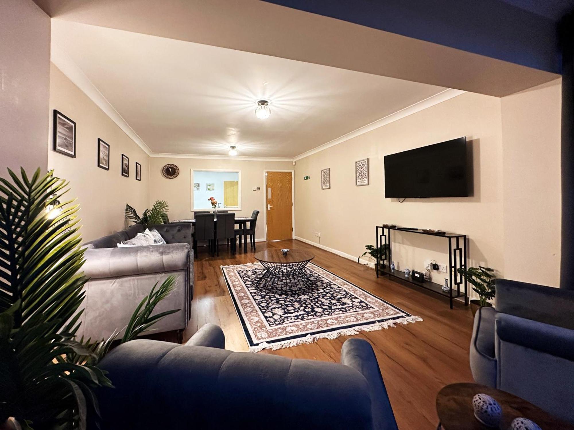 Apartment Betty's Place In Tower Hill - 2 Double Beds, Max 4 People, Great Location In