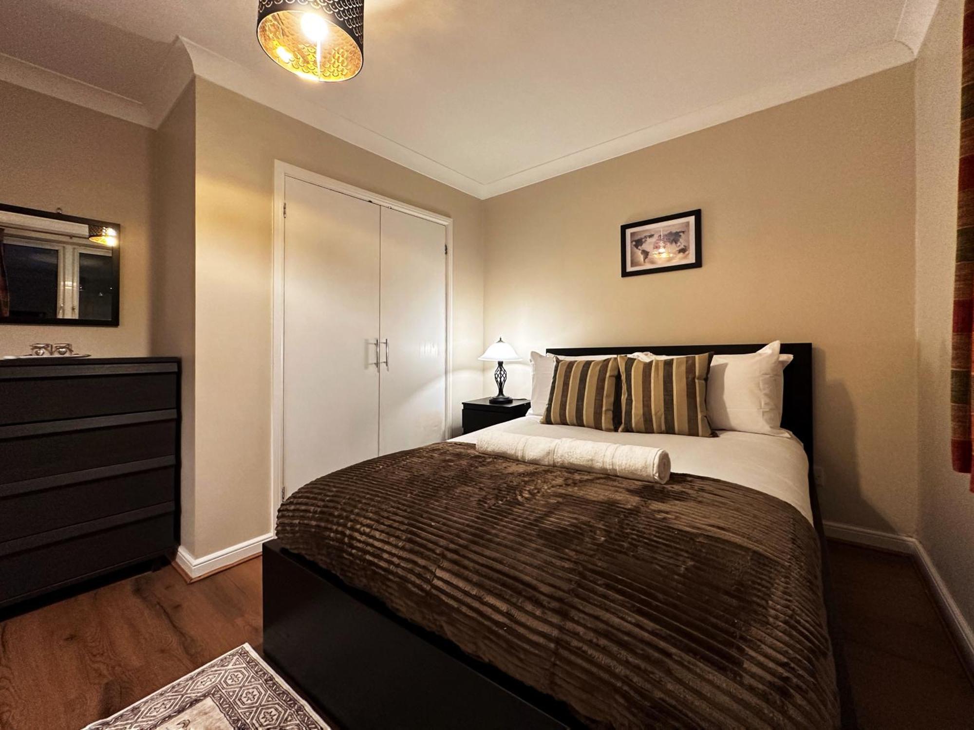 Betty's Place In Tower Hill - 2 Double Beds, Max 4 People, Great Location In