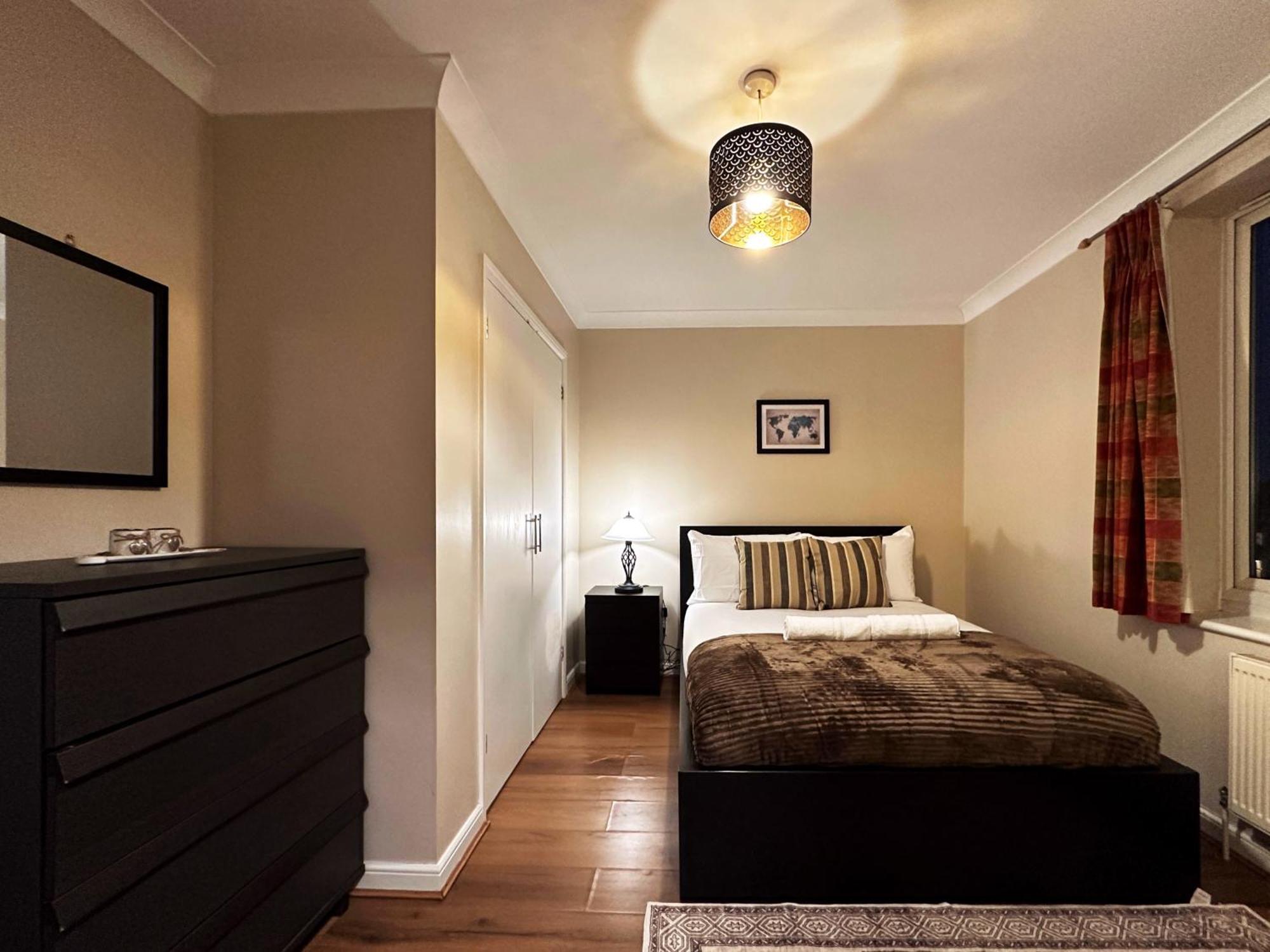Betty's Place In Tower Hill - 2 Double Beds, Max 4 People, Great Location In Lägenhet *