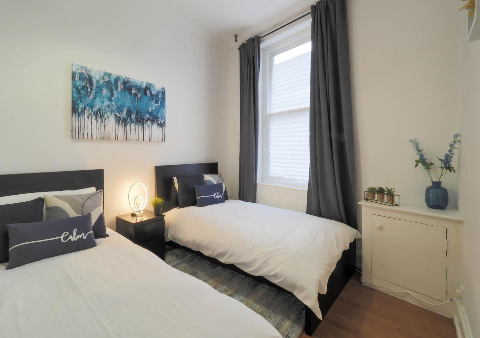 F1 Cozy 2 Bed Flat Opposite Olympia Sleeps 5 People * Londra