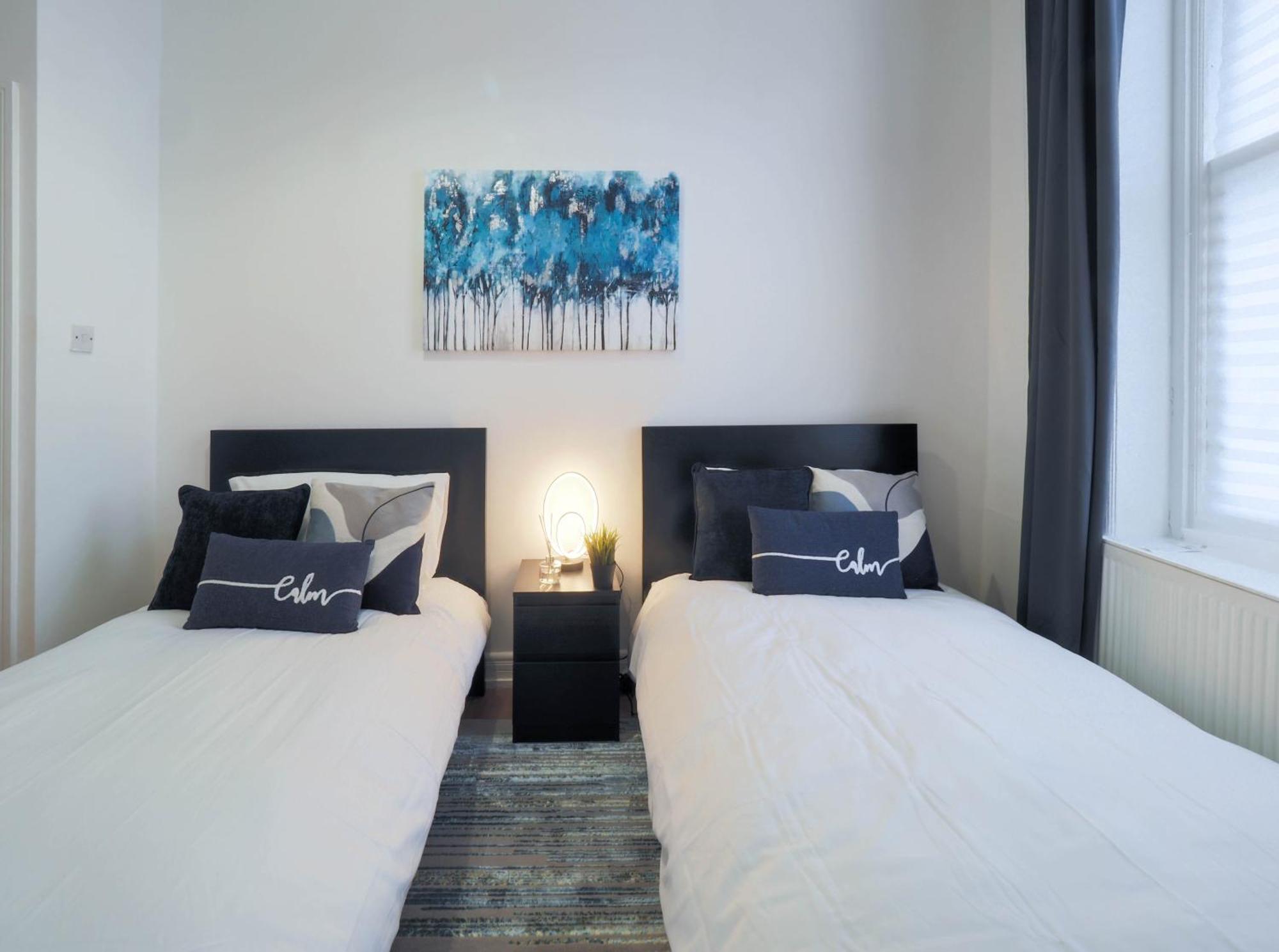 F1 Cozy 2 Bed Flat Opposite Olympia Sleeps 5 People Appartamento *
