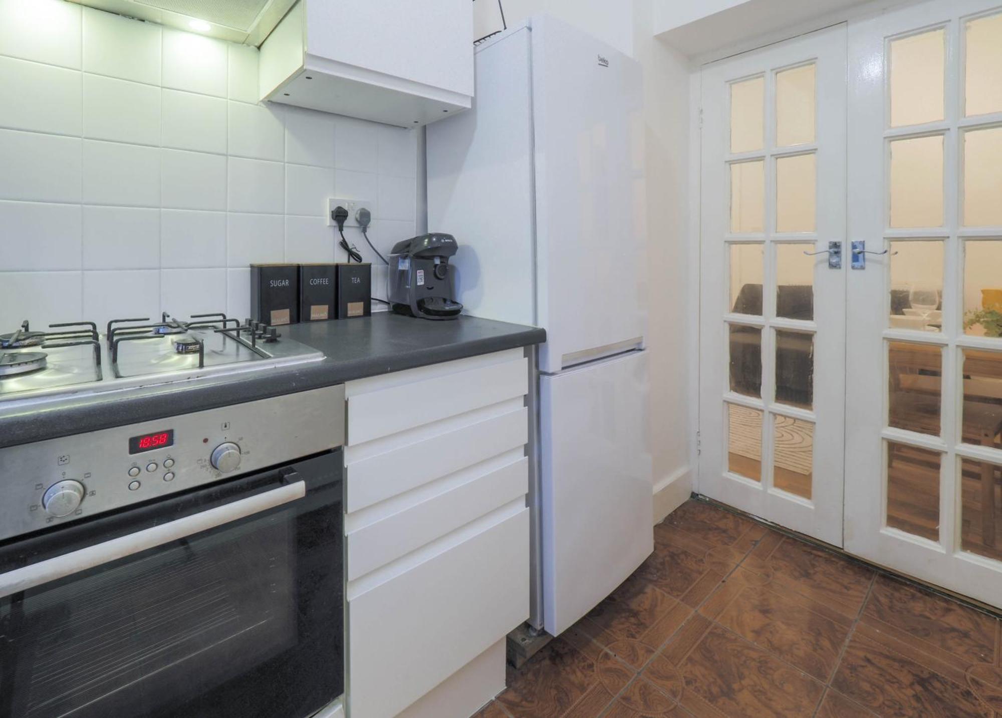 Appartamento F1 Cozy 2 Bed Flat Opposite Olympia Sleeps 5 People Londra
