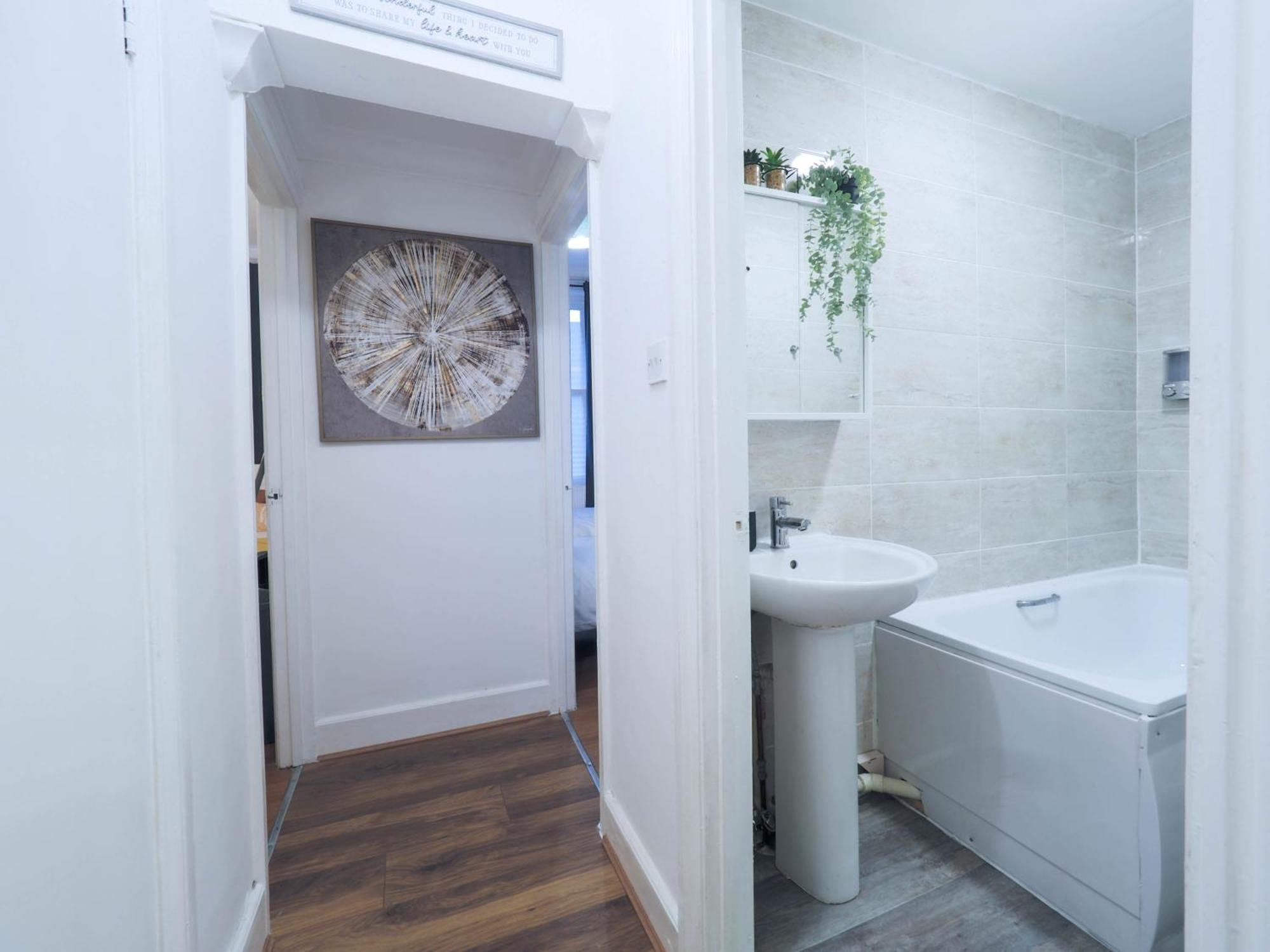 Appartamento F1 Cozy 2 Bed Flat Opposite Olympia Sleeps 5 People *