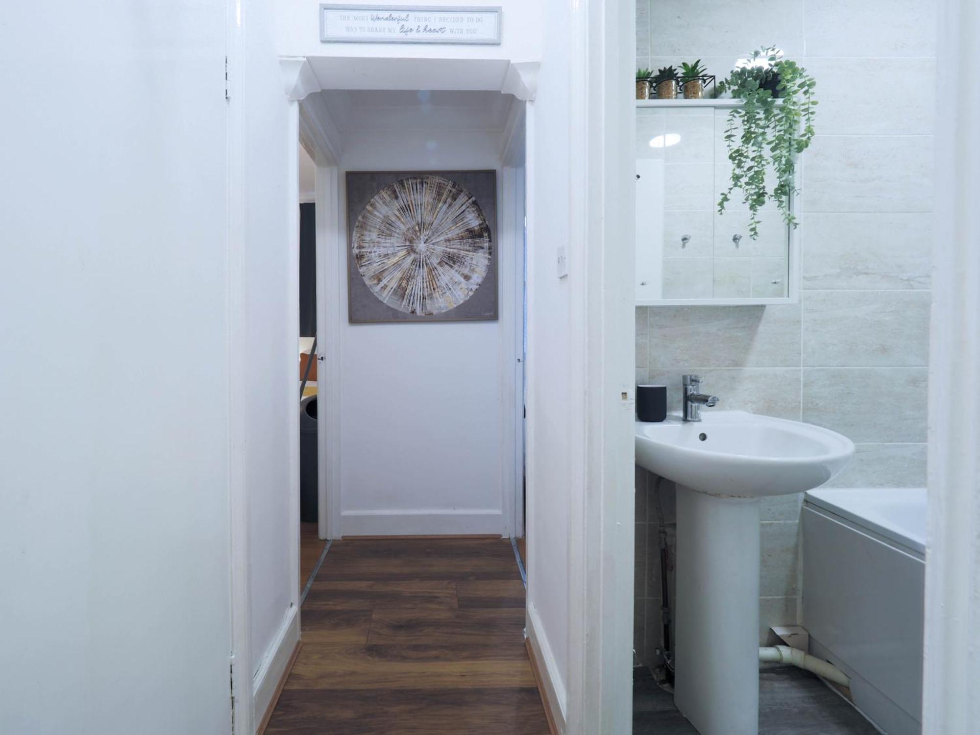 F1 Cozy 2 Bed Flat Opposite Olympia Sleeps 5 People Appartamento