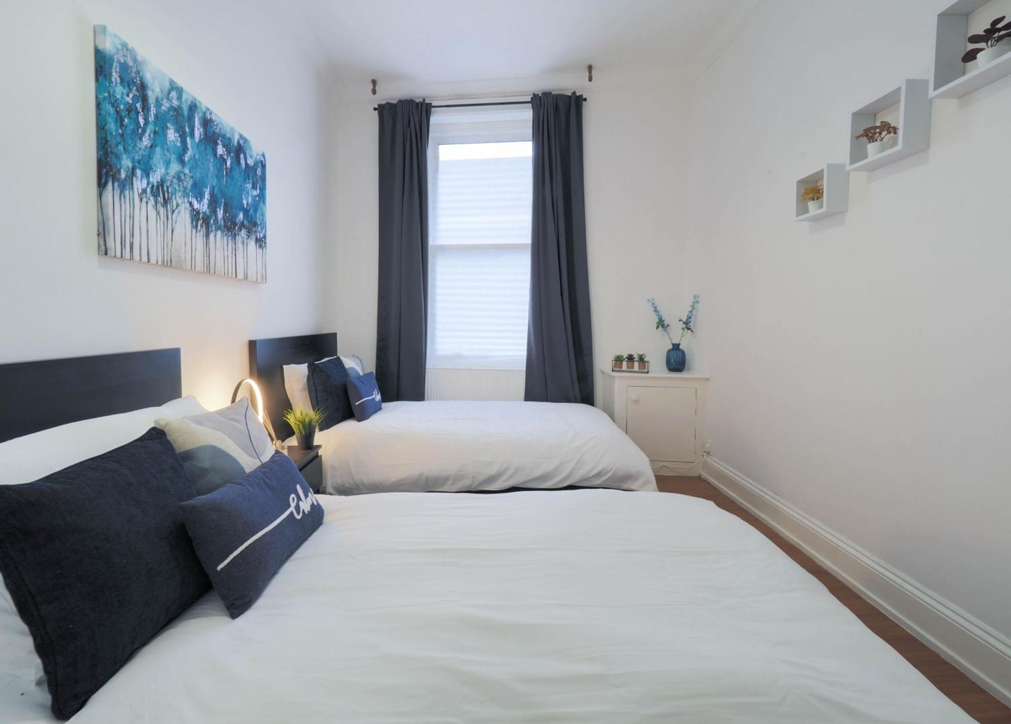 F1 Cozy 2 Bed Flat Opposite Olympia Sleeps 5 People Londra