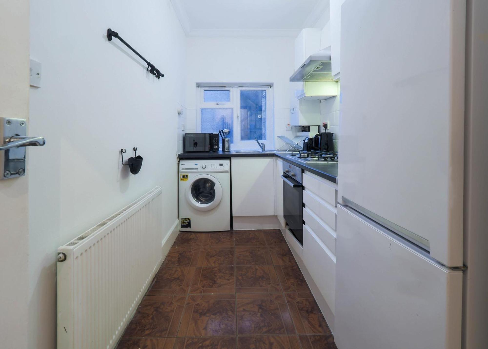 F1 Cozy 2 Bed Flat Opposite Olympia Sleeps 5 People * Londra