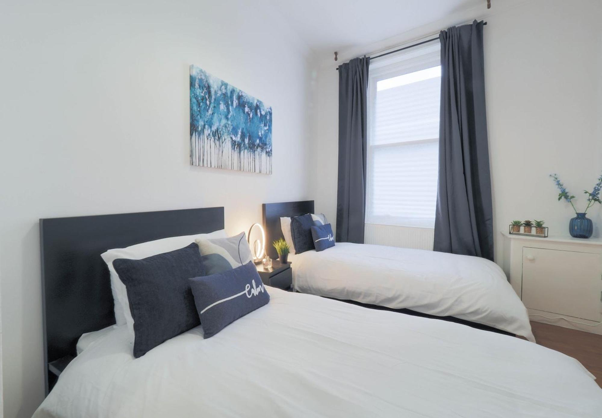 F1 Cozy 2 Bed Flat Opposite Olympia Sleeps 5 People Appartamento Londra