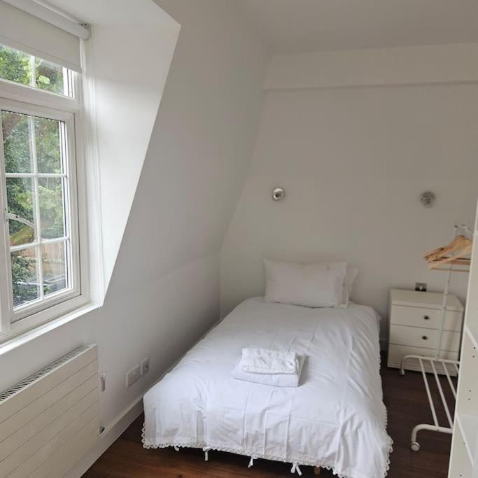 Stunning 4 Bedroom In Holland Park * London