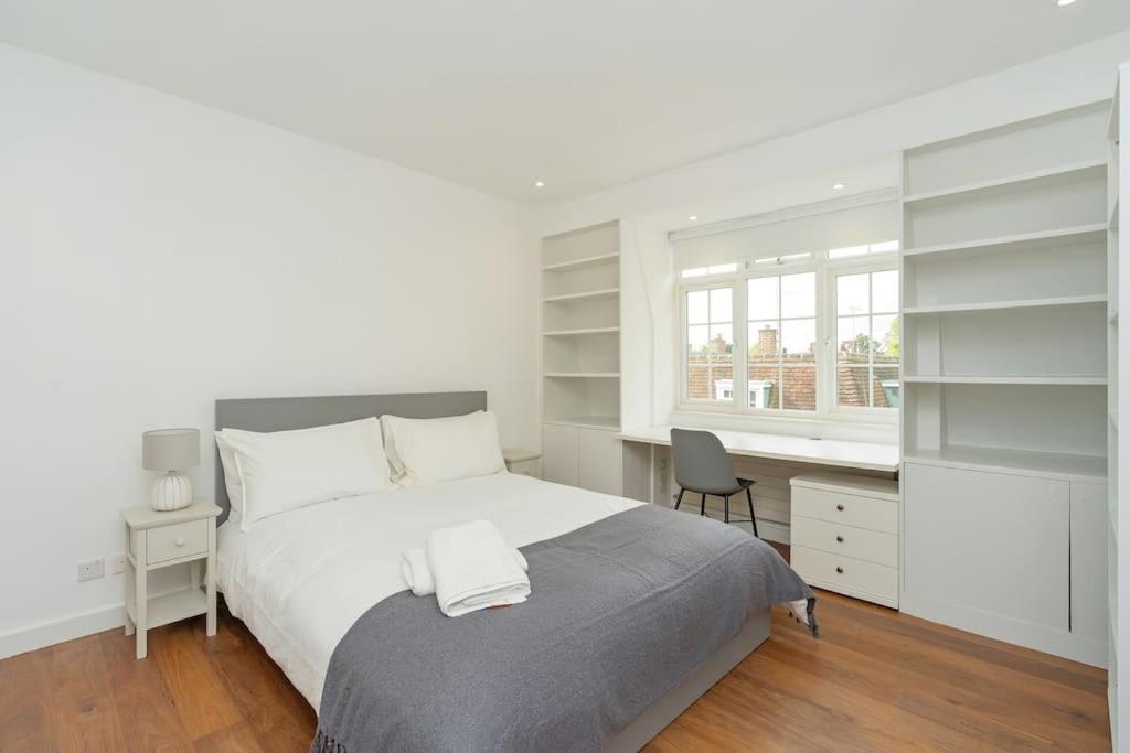 Stunning 4 Bedroom In Holland Park Apartment London