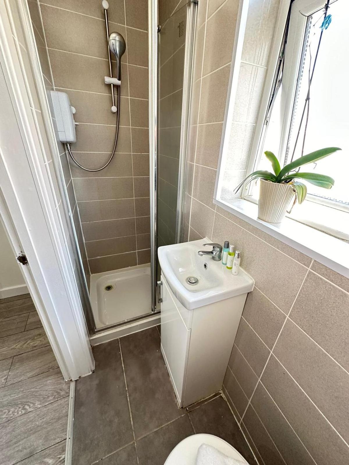 Three Bedroom Near Eye London