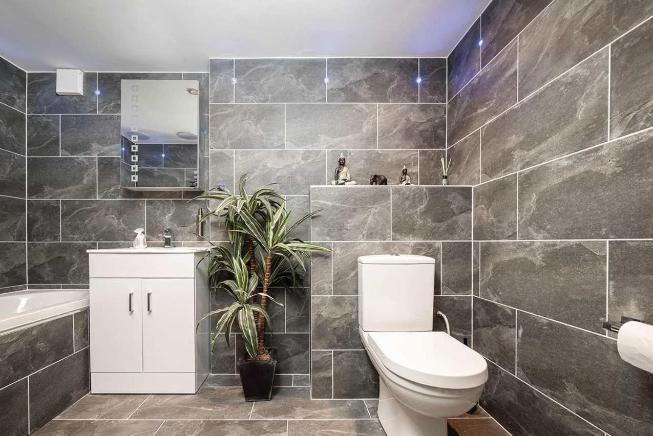 Luxury Flat In Cheslea Prime Location Apartment London