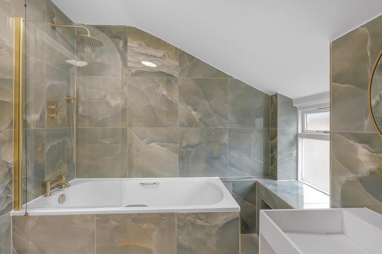 Super Stylish 2 Bed Brixton Zone 1-3 Apartment London