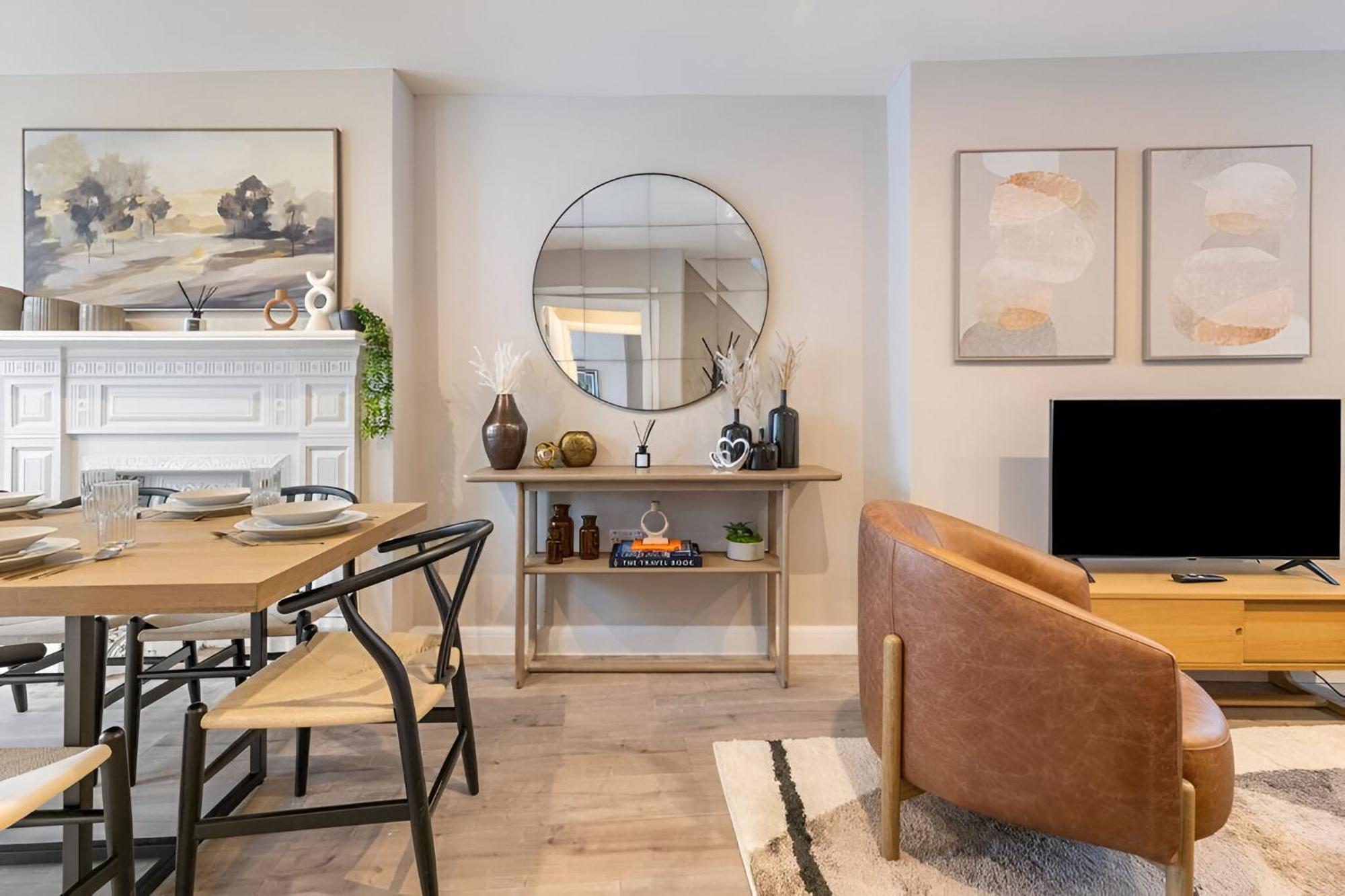 Earthy Elegance Stylish 4br For Urban Escapes Lägenhet London