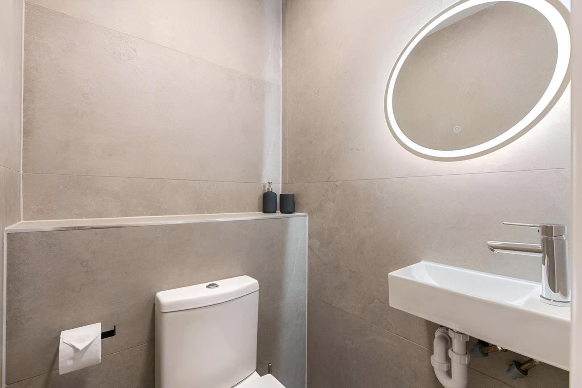 Earthy Elegance Stylish 4br For Urban Escapes Lägenhet London