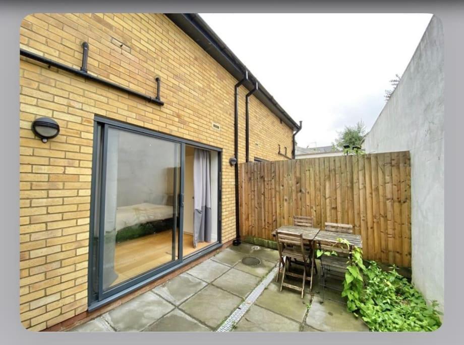 Luxury 4-bed With Balcony & Garden, Near Emirates Stadium, 15 Mins To Lejlighed *