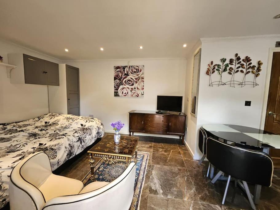 Spacious Guest - Harrow