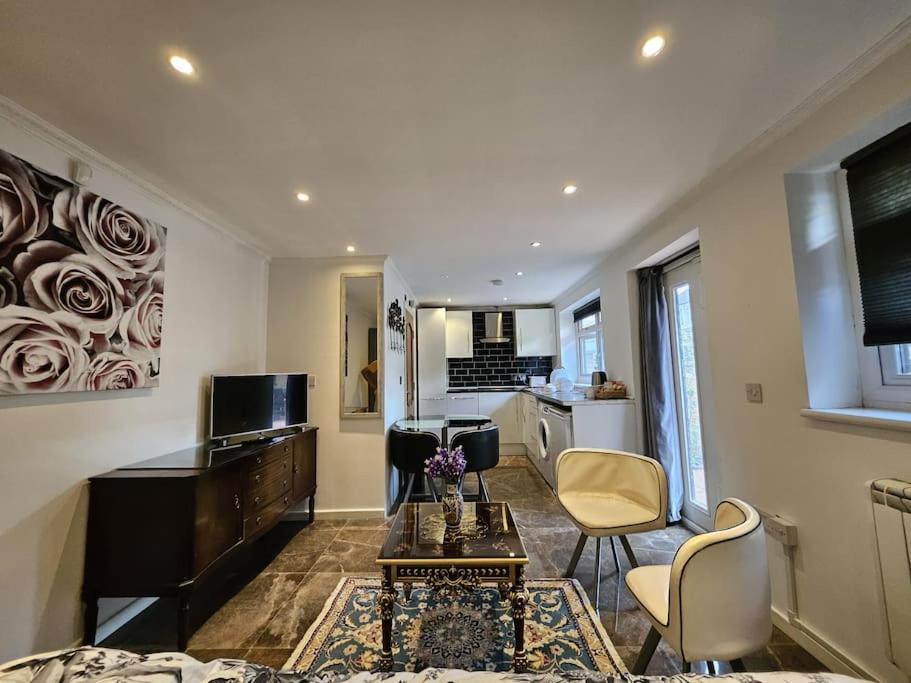 Spacious Guest - Harrow