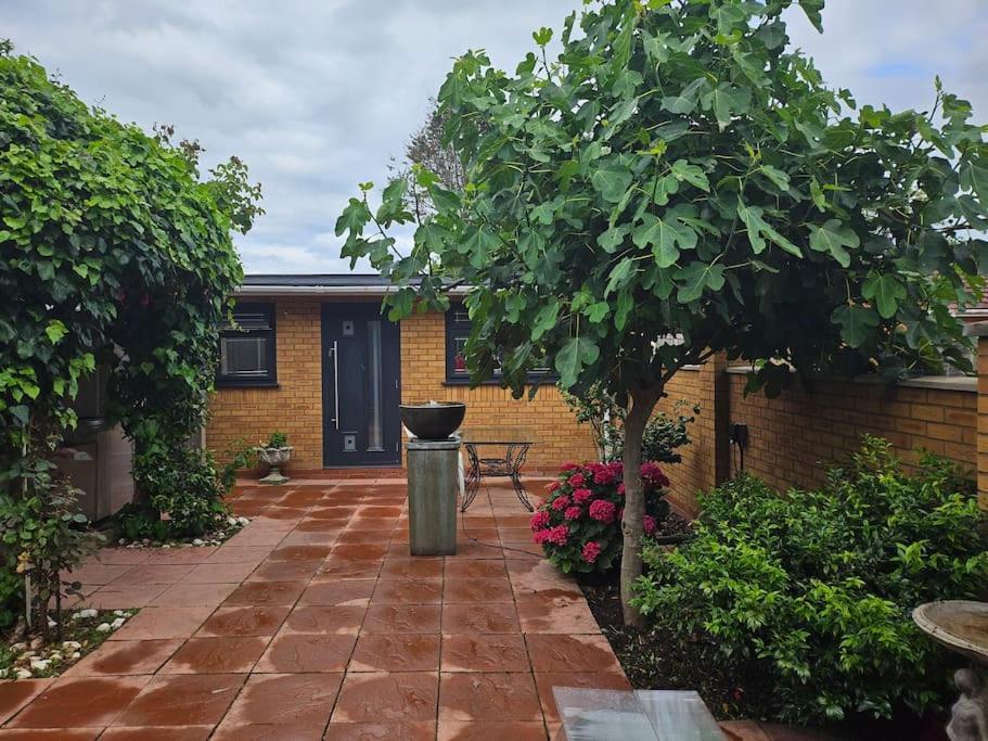 Spacious Guest - Harrow Apartment *