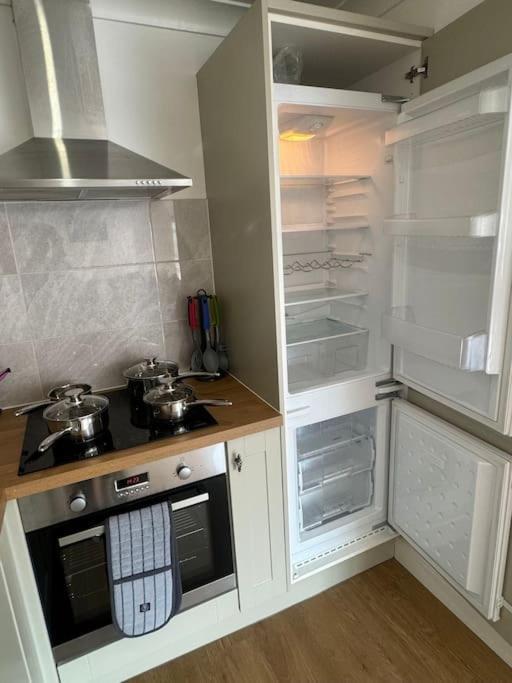Lejlighed 2 Bedroom, Parking, Hounslow St London