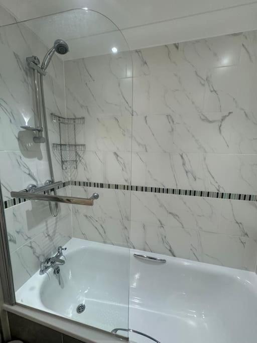 2 Bedroom, Parking, Hounslow St Lejlighed