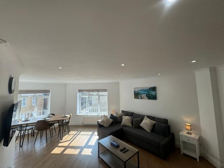 2 Bedroom, Parking, Hounslow St Lejlighed London