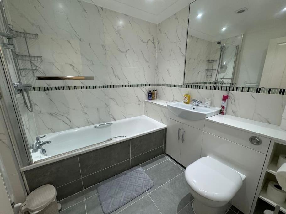 Lejlighed 2 Bedroom, Parking, Hounslow St