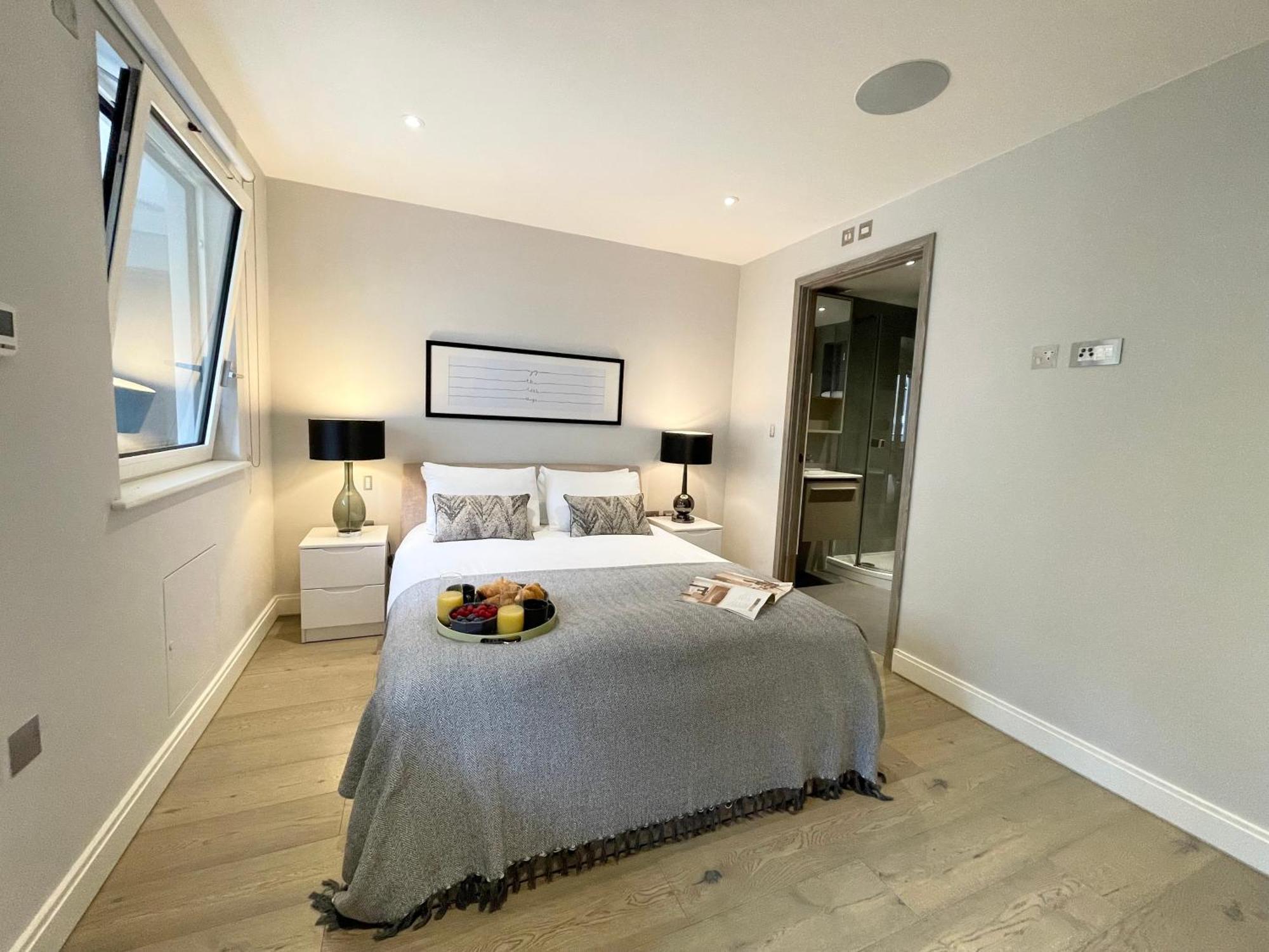 Luxury In Westminster Apartment