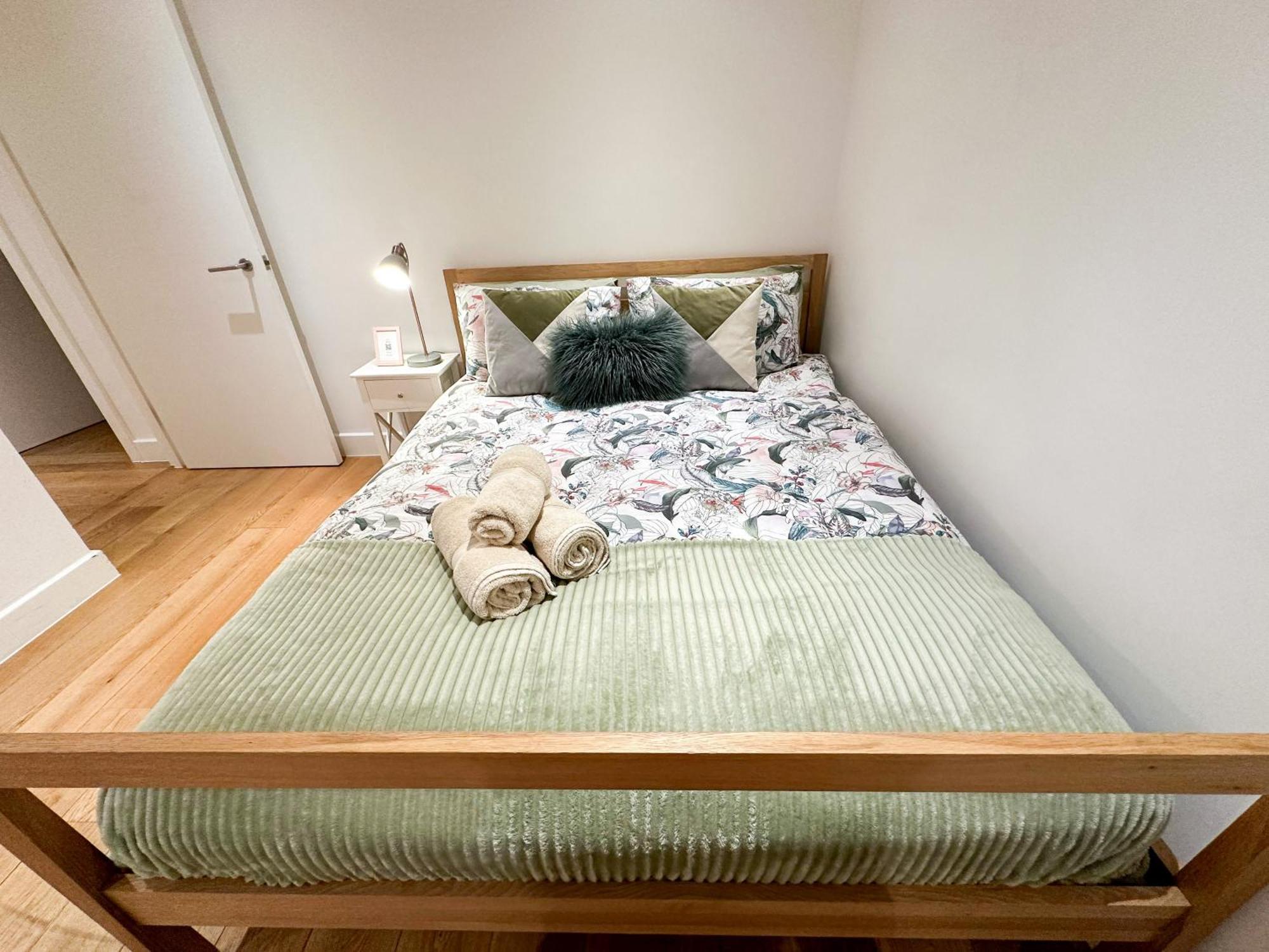 Chic 3 Bedroom Flat With Private Terrace In Holloway Near Finsbury Park Lägenhet *