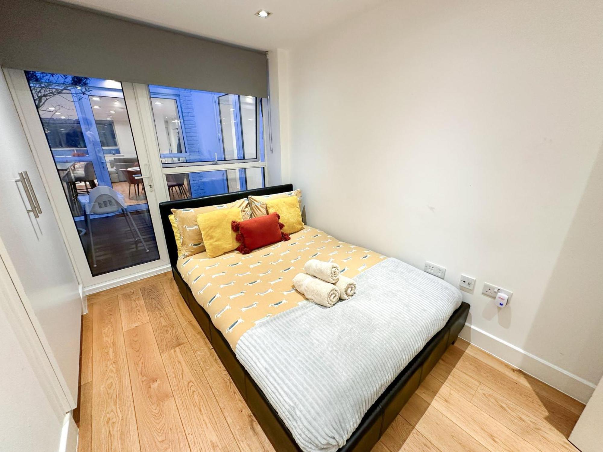 Chic 3 Bedroom Flat With Private Terrace In Holloway Near Finsbury Park Londen