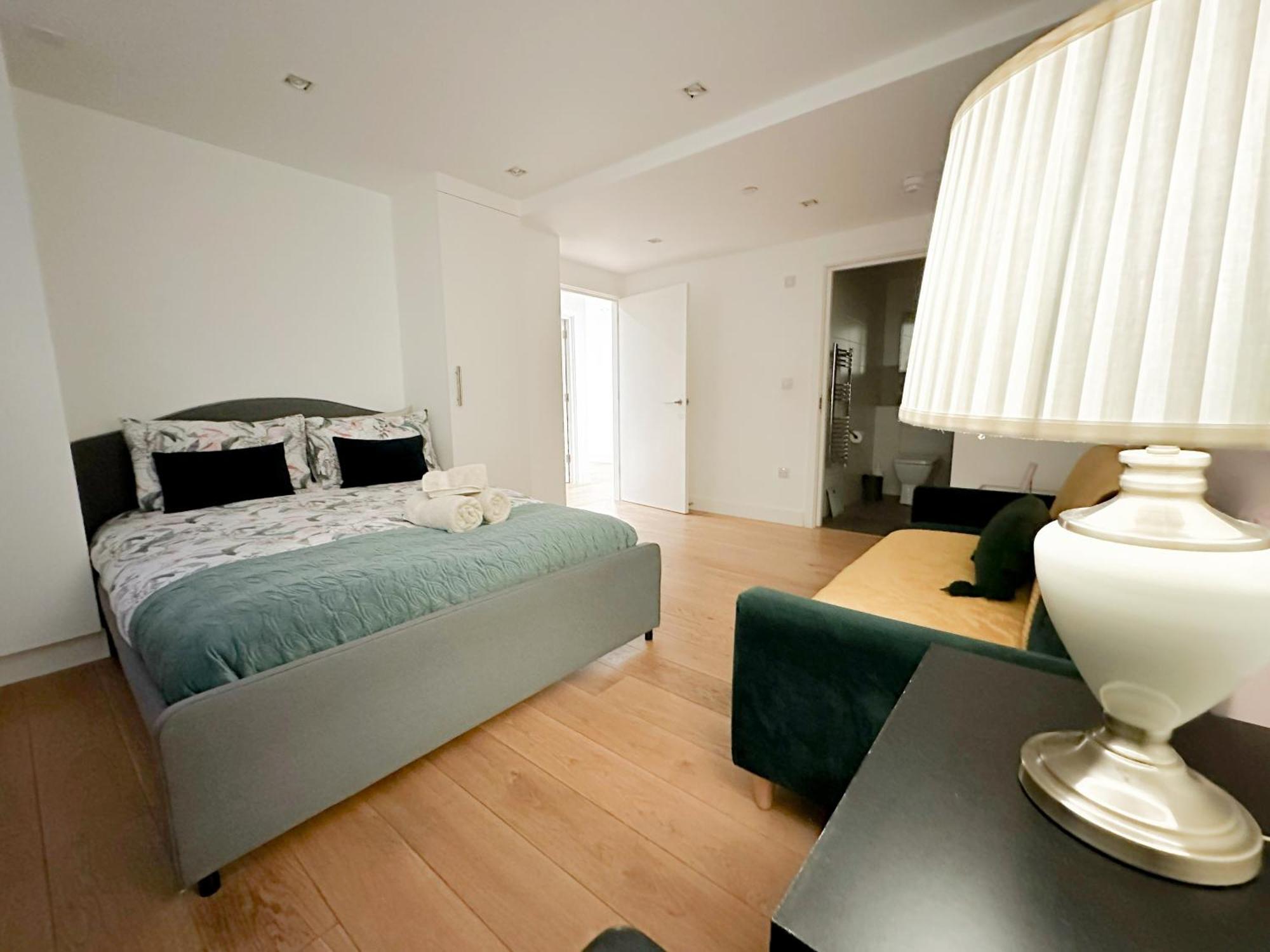 Chic 3 Bedroom Flat With Private Terrace In Holloway Near Finsbury Park * Londen