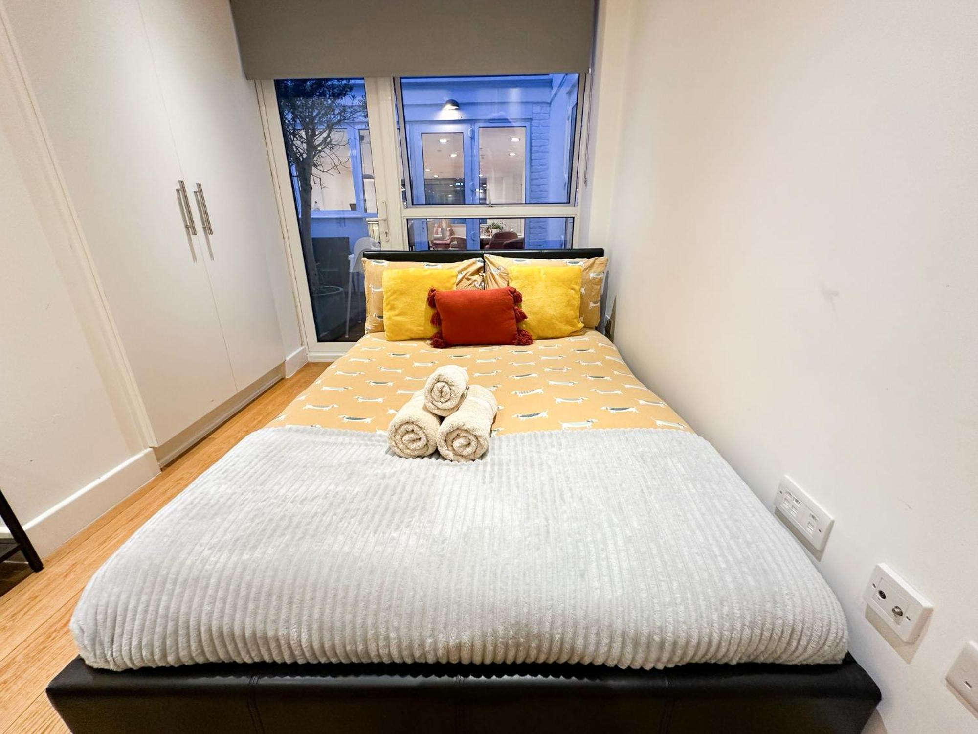 Chic 3 Bedroom Flat With Private Terrace In Holloway Near Finsbury Park Londen