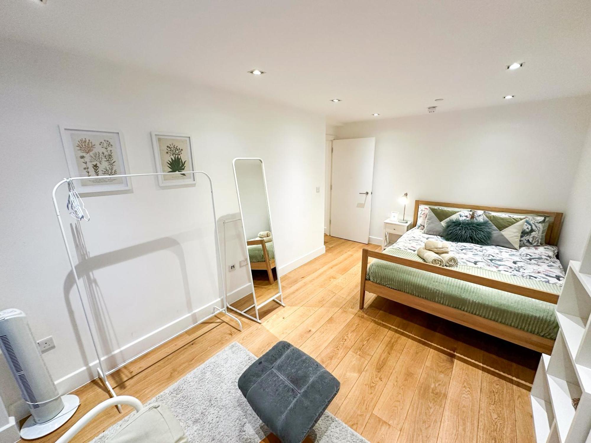 Chic 3 Bedroom Flat With Private Terrace In Holloway Near Finsbury Park Lägenhet *
