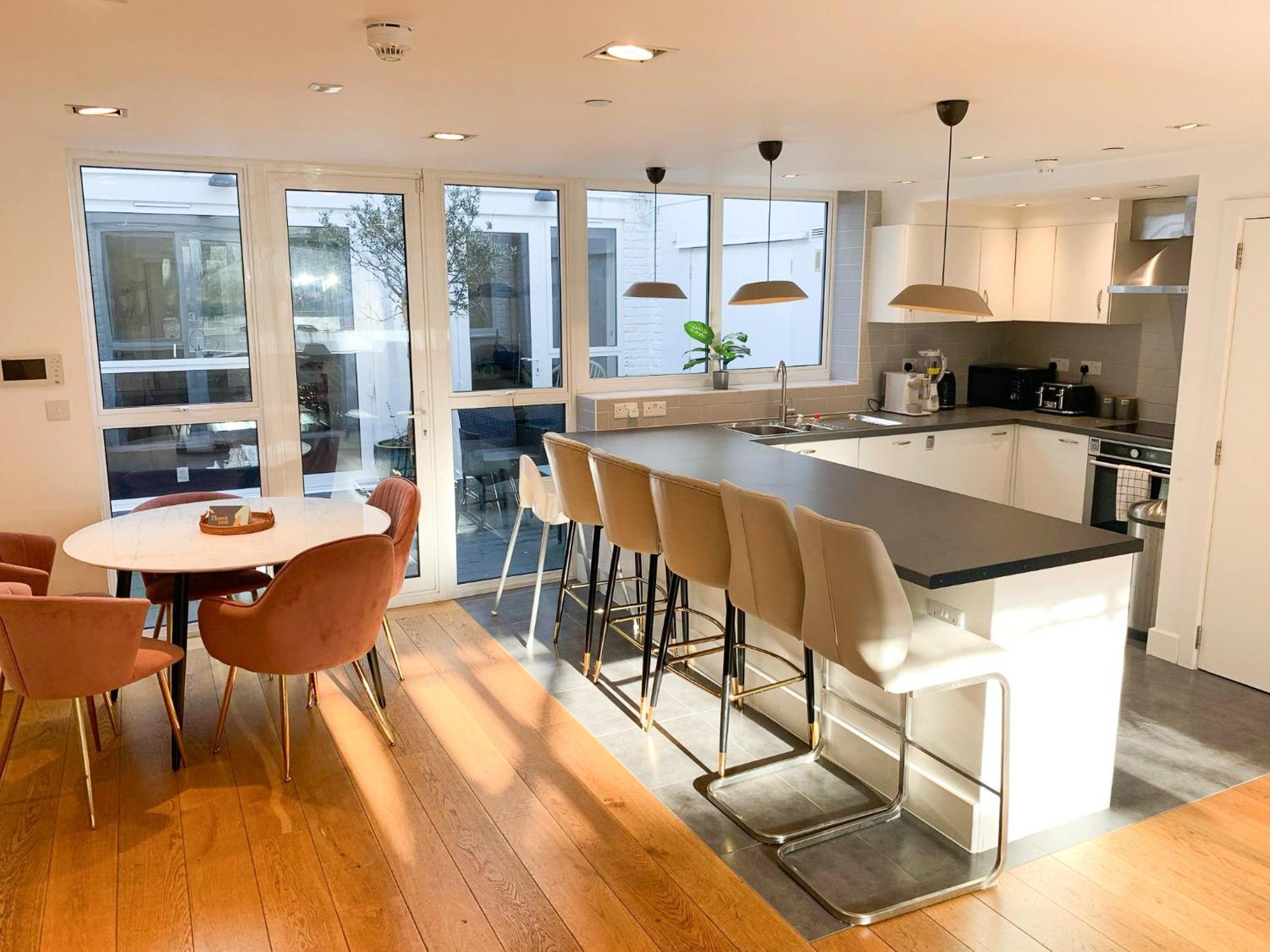 Chic 3 Bedroom Flat With Private Terrace In Holloway Near Finsbury Park Appartement Londen