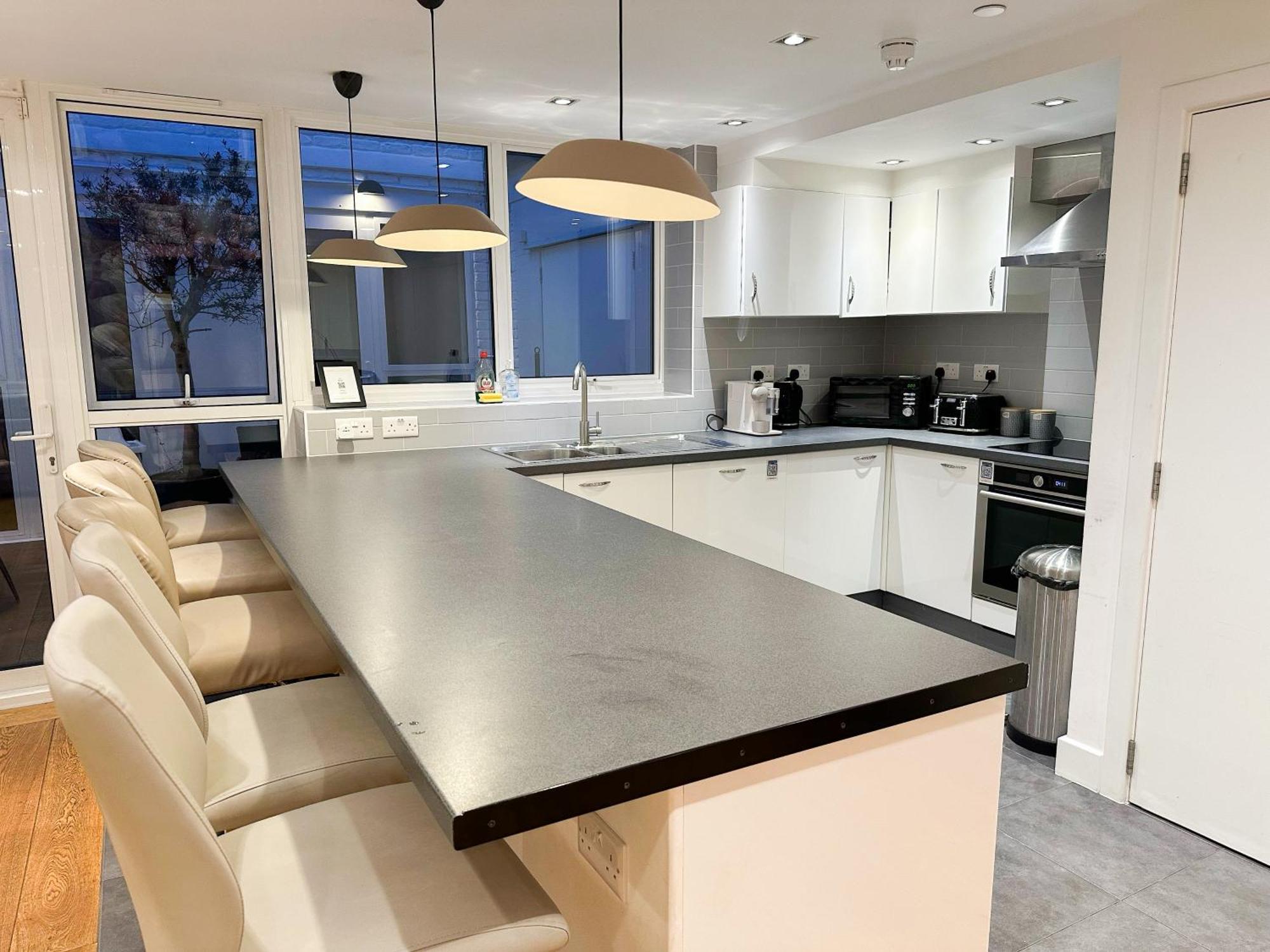 Chic 3 Bedroom Flat With Private Terrace In Holloway Near Finsbury Park * Londen