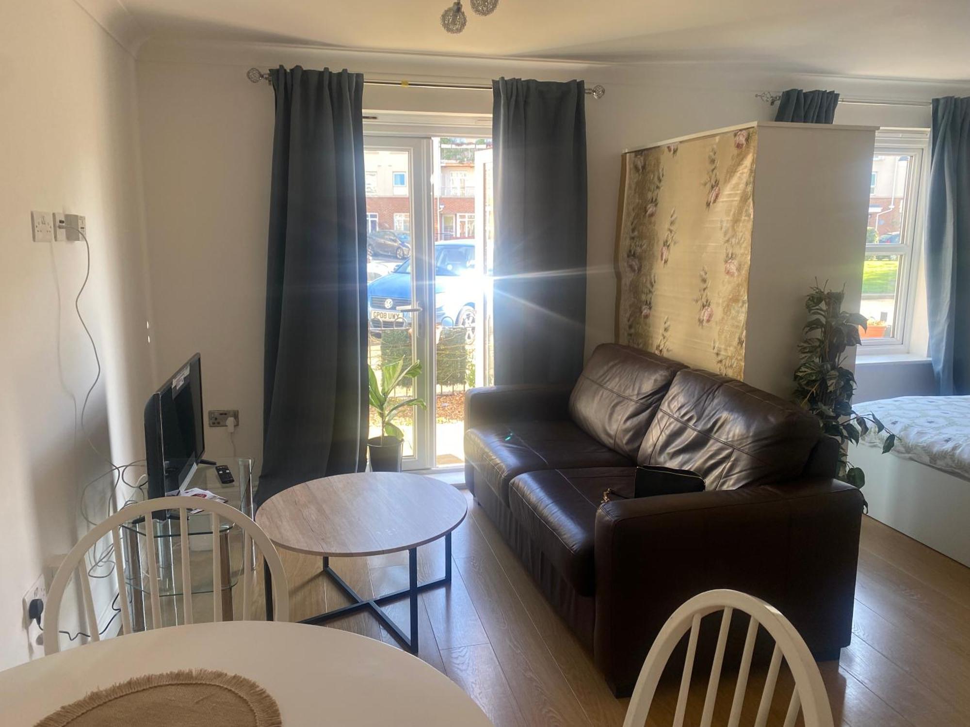 Appartement Flat 1 Emmanuel Court Londen
