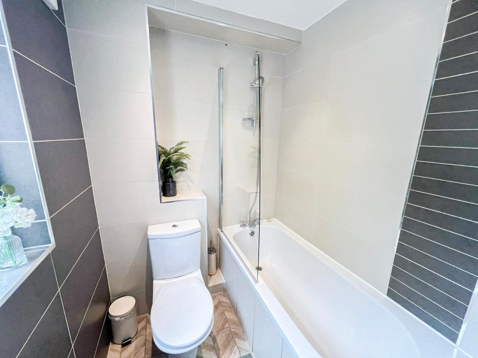 Lovely 4 Bedroom Flat With Ample Garden In Brondesbury, Kilburn Londra