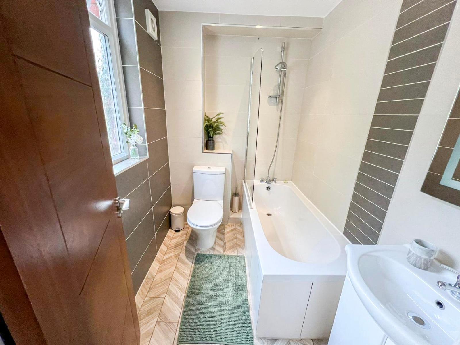 Lovely 4 Bedroom Flat With Ample Garden In Brondesbury, Kilburn Appartamento