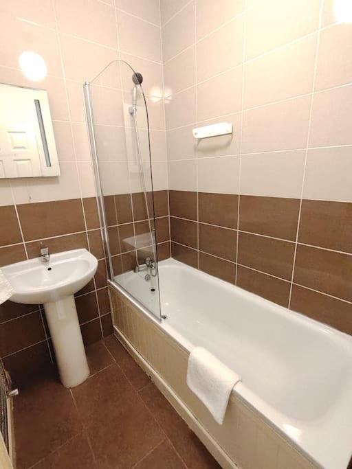Amazing 1 Bed Flat In Fulham Near Chelsea Stadium * Londra