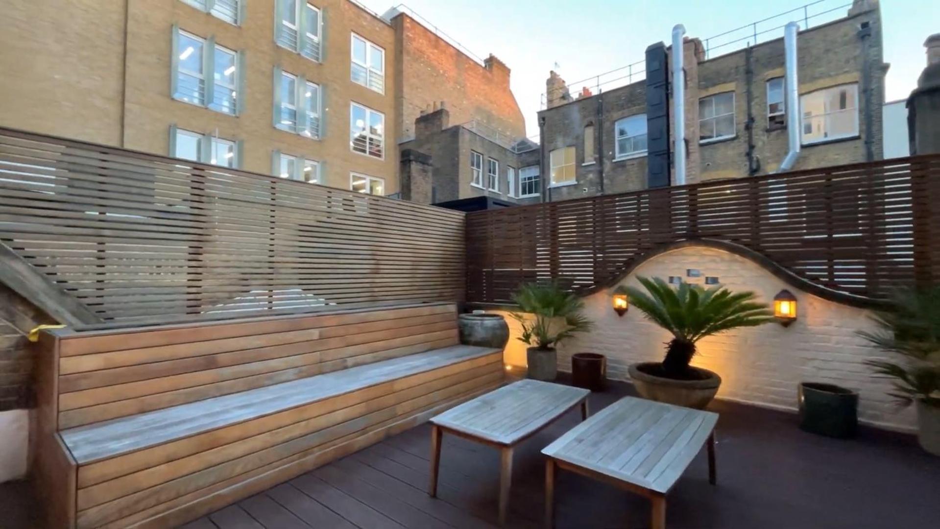 Exceptional Three-bedroom With Three En-suite Bathrooms Lägenhet London