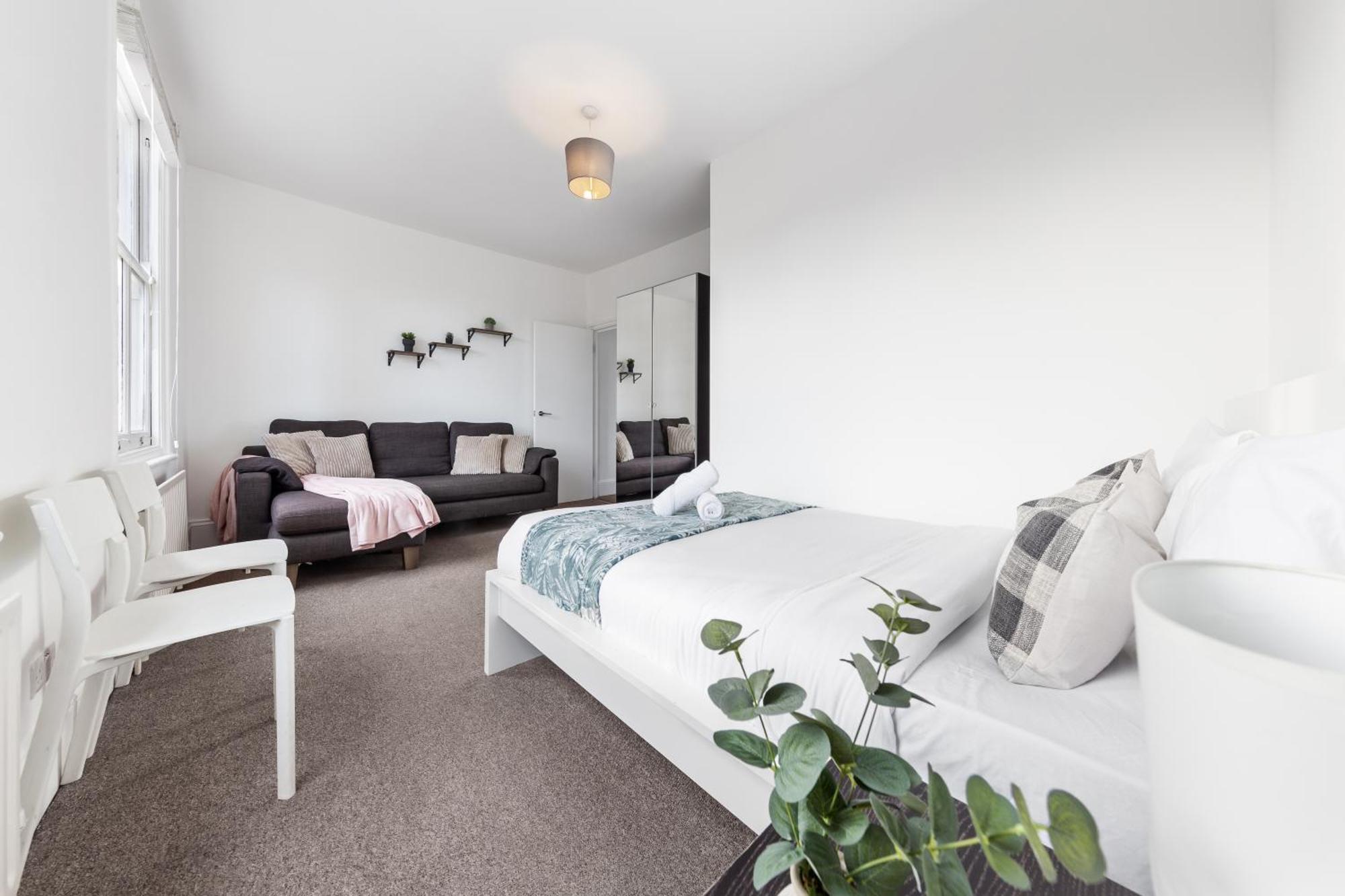Luxury 4 Bedroom Flat With Stunning Shard View From Terrace In London! Next To Station, Sleeps 9 Lägenhet *